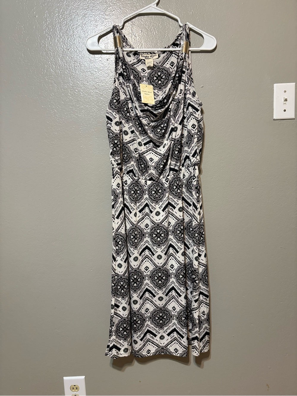 Women’s Sleeveless NWT Studio West Black & White Cowl Printed Midi Dress Size L